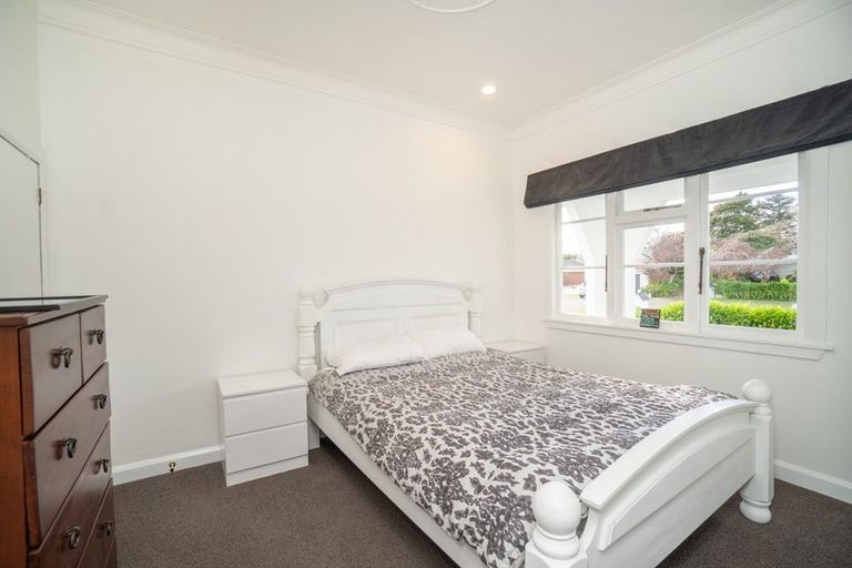 Photo of property in 12 Phoenix Avenue, Hokowhitu, Palmerston North, 4410