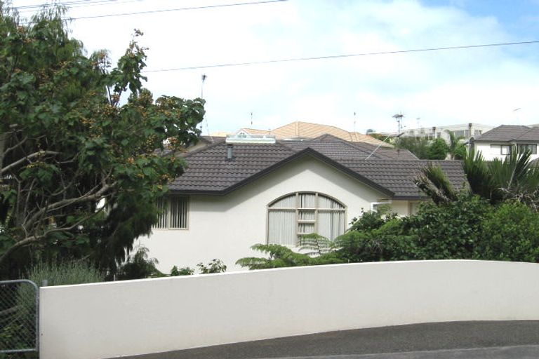 Photo of property in 2/6 Heathcote Road, Castor Bay, Auckland, 0620