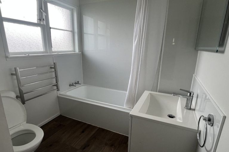 Photo of property in 111 Rangiora Avenue, Roslyn, Palmerston North, 4414