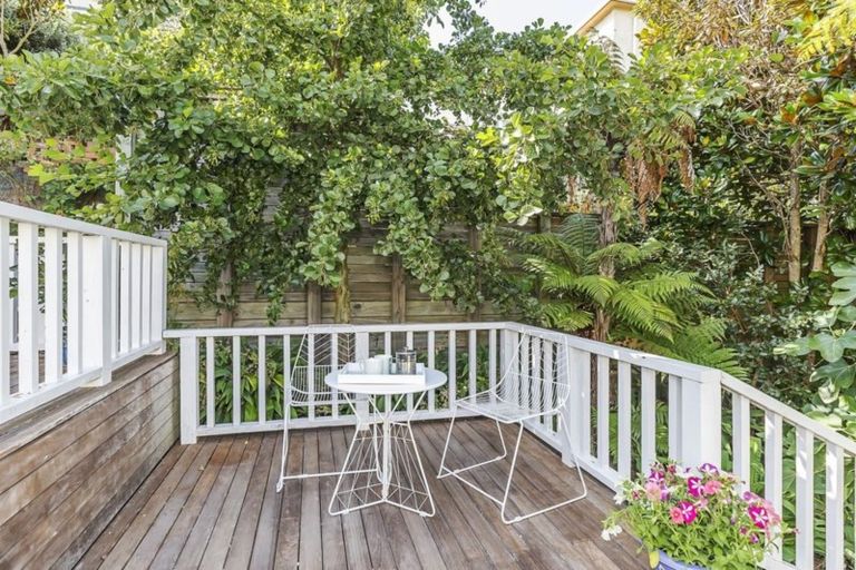 Photo of property in 104 Elizabeth Street, Mount Victoria, Wellington, 6011