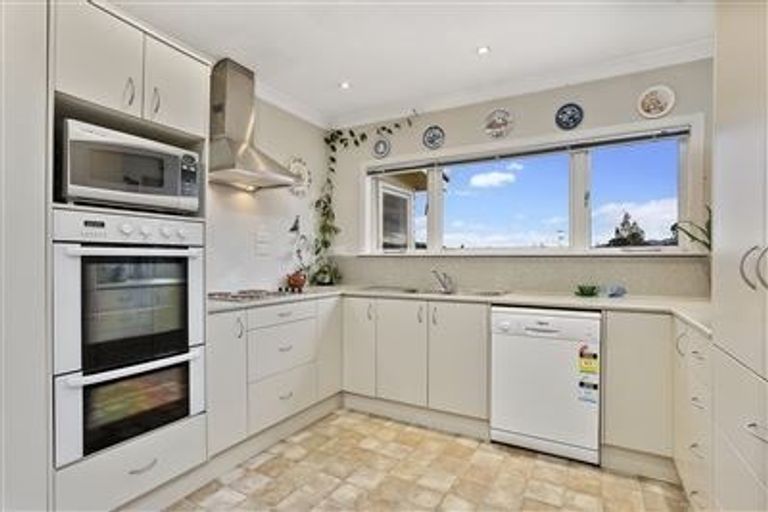 Photo of property in 49 View Road, Henderson, Auckland, 0612