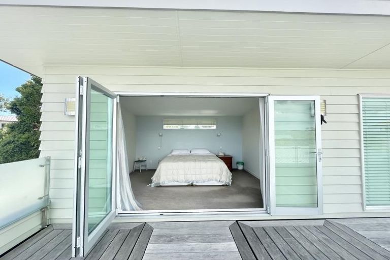 Photo of property in 47 Spinnaker Drive, Te Atatu Peninsula, Auckland, 0610