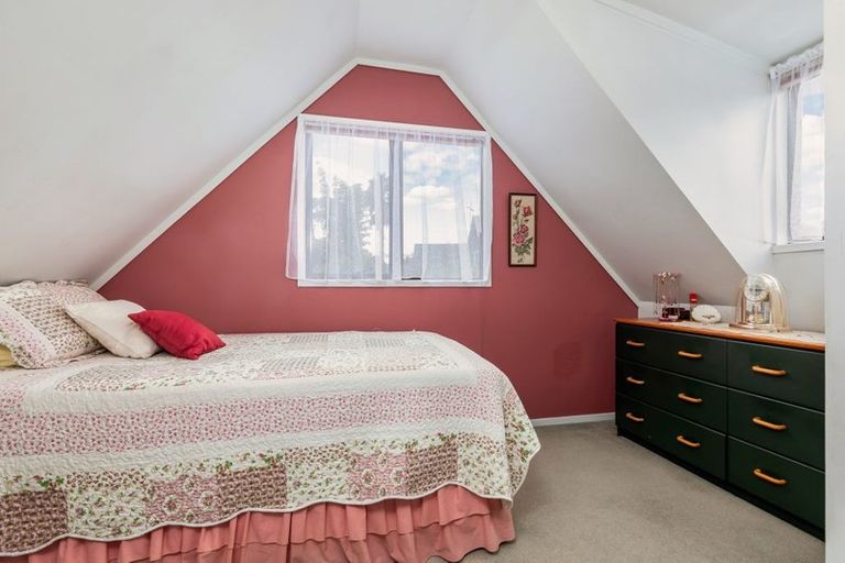 Photo of property in 25 Caspian Close, New Lynn, Auckland, 0600