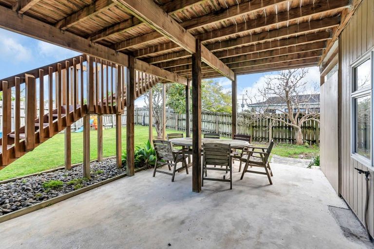 Photo of property in 15 Pyle Road West, One Tree Point, 0118