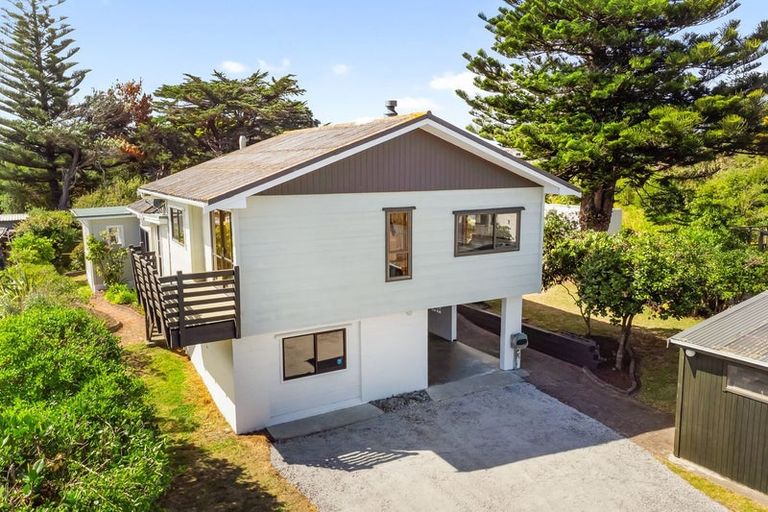 Photo of property in 6 Toi Street, Otaki Beach, Otaki, 5512
