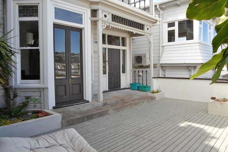 Photo of property in 25 Austin Street, Mount Victoria, Wellington, 6011