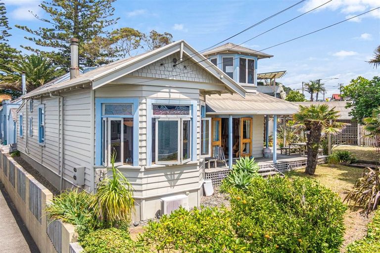 Photo of property in 1/9 Old Lake Road, Narrow Neck, Auckland, 0624