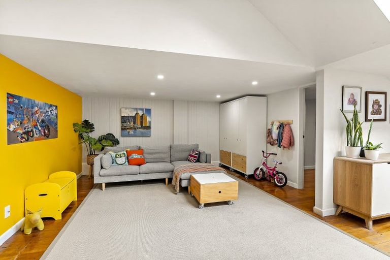 Photo of property in 223 Muritai Road, Eastbourne, Lower Hutt, 5013