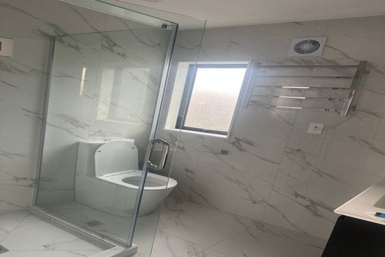 Photo of property in 79c Bond Crescent, Forrest Hill, Auckland, 0620