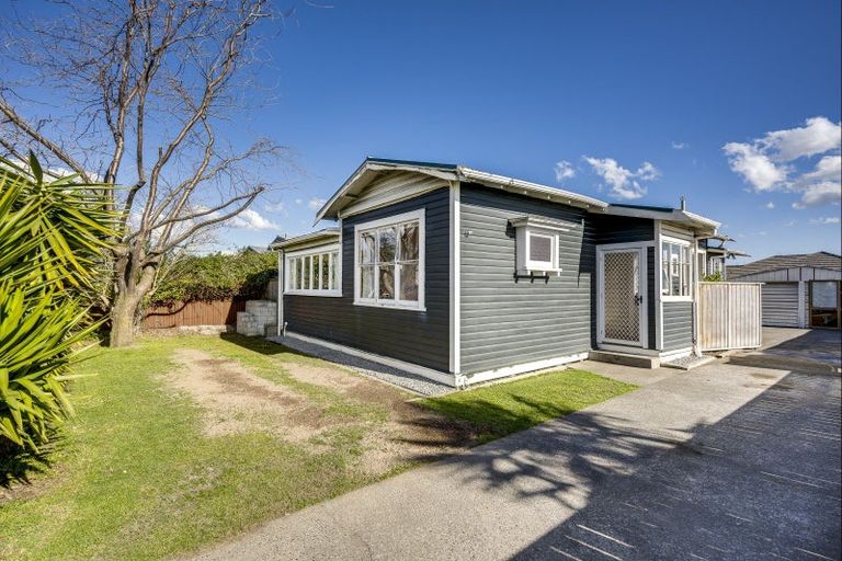 Photo of property in 1013 Heretaunga Street East, Parkvale, Hastings, 4122