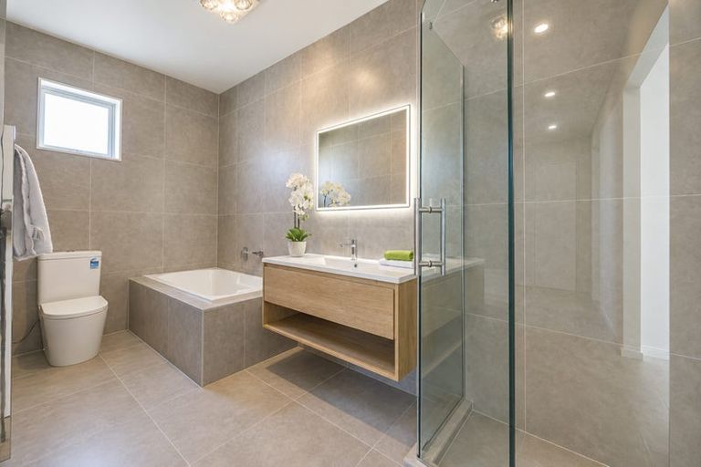 Photo of property in 3 Konoba Avenue, Kumeu, 0810