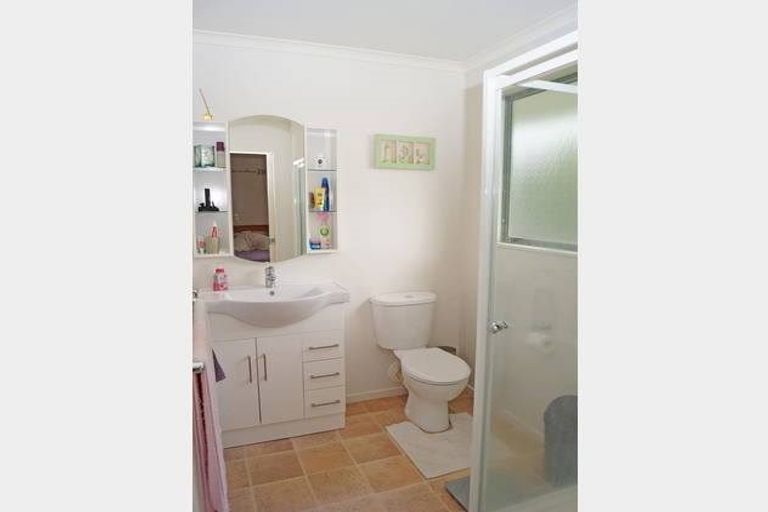 Photo of property in 26 Hewlett Road, Massey, Auckland, 0614