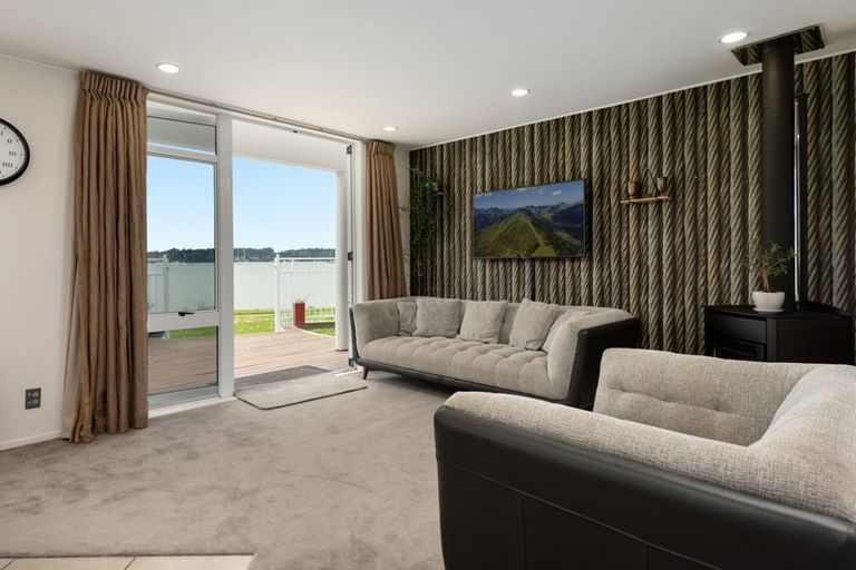 Photo of property in 18 Beach Grove, Omokoroa, 3114