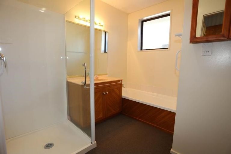 Photo of property in 2a Manor Place, Bryndwr, Christchurch, 8053