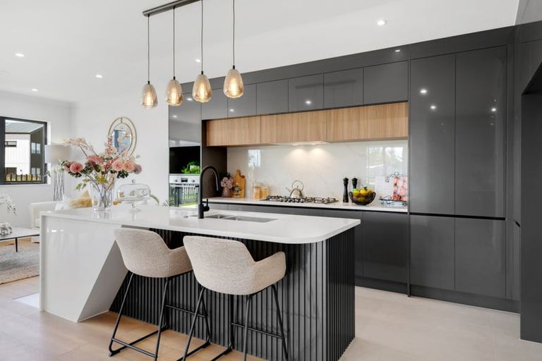 Photo of property in 14 Parkmore Drive, Rosehill, Papakura, 2113