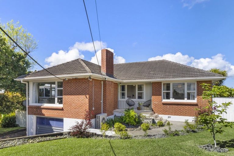 Photo of property in 12 Fairlea Road, Te Atatu South, Auckland, 0610