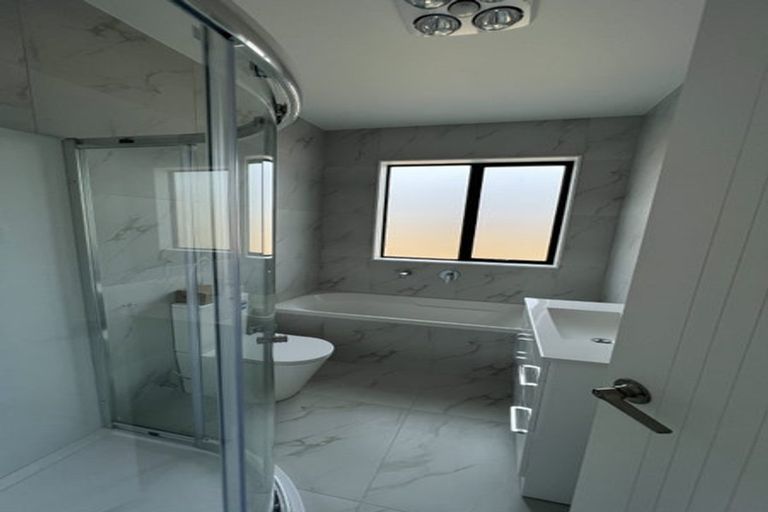 Photo of property in 12 Springhill Lane, Sunnyvale, Auckland, 0612