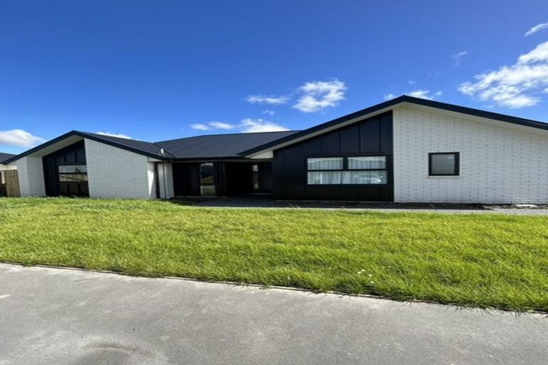 Photo of property in 12 Beckford Way, Rolleston, 7614