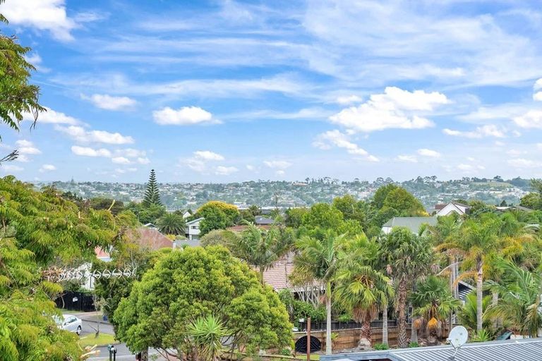Photo of property in 1/21 Chablis Place, Henderson, Auckland, 0612