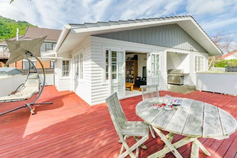 Photo of property in 1 Ruru Street, Waikanae, 5036