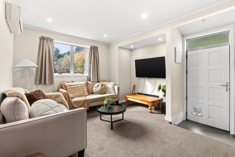 Photo of property in 2 Main Street, Hospital Hill, Napier, 4110