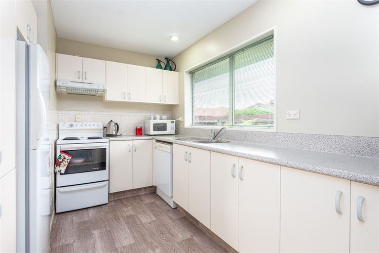 Photo of property in 2/76 Gilberthorpes Road, Hei Hei, Christchurch, 8042