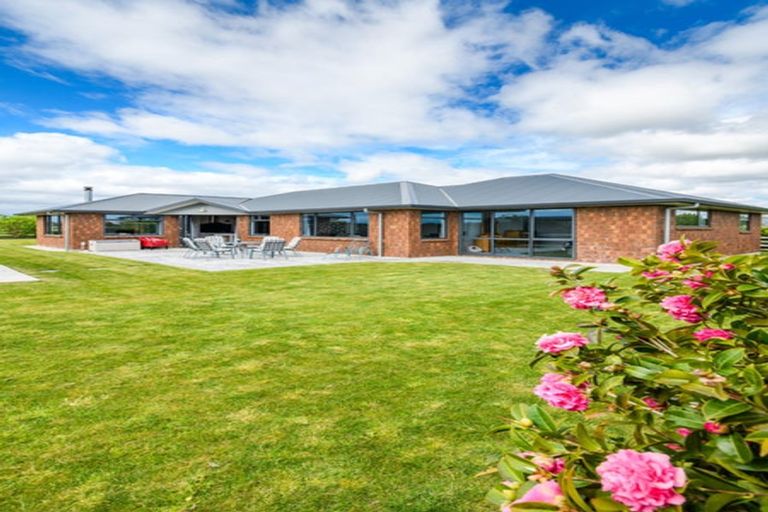 Photo of property in 31 Briarwood Road, Kelvin Grove, Palmerston North, 4470