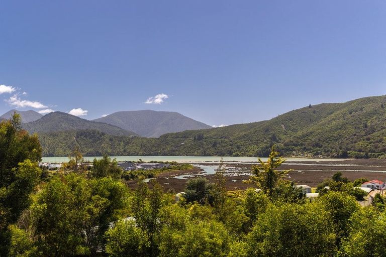 Photo of property in 17 Beach Place, Havelock, 7100