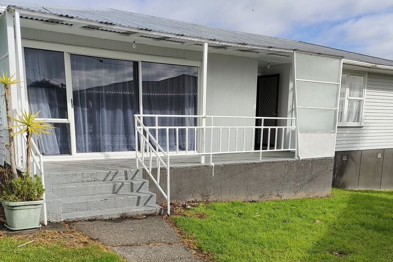 Photo of property in 54 Hepburn Road, Glendene, Auckland, 0602