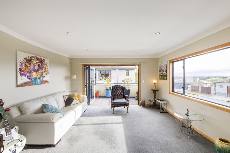 Photo of property in 56 Ruapehu Drive, Fitzherbert, Palmerston North, 4410