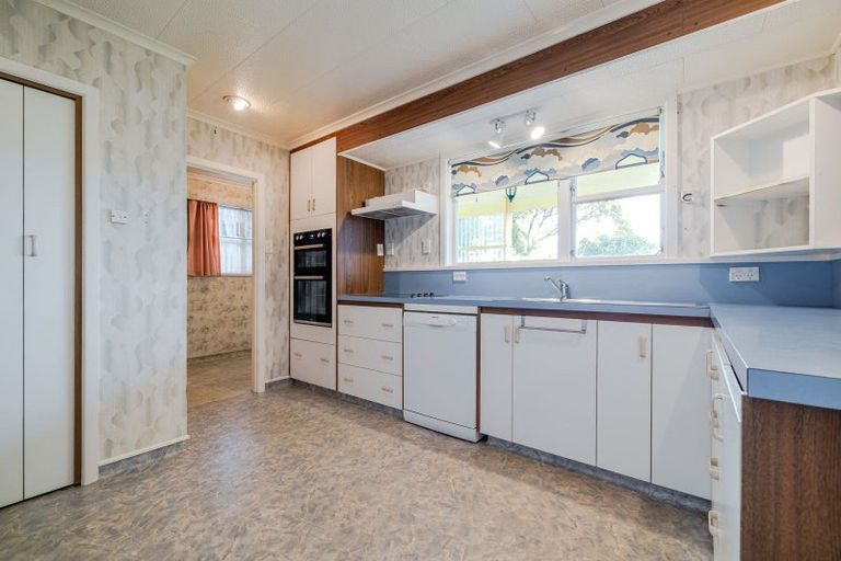 Photo of property in 38 Peters Avenue, Cloverlea, Palmerston North, 4412