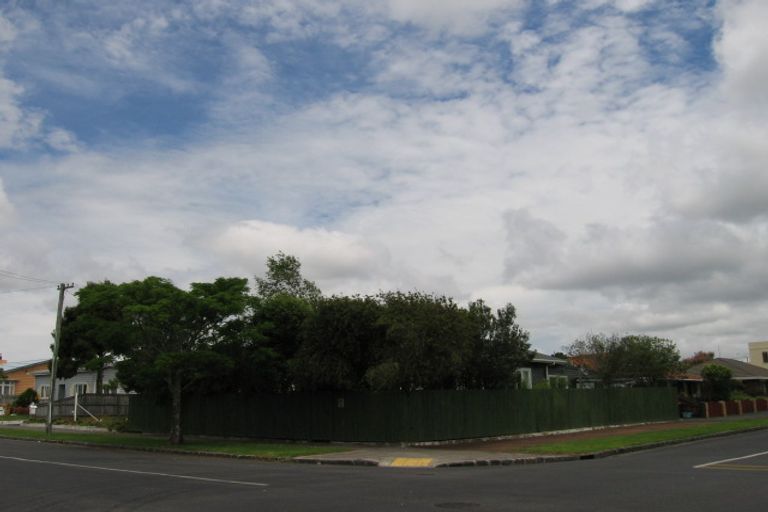 Photo of property in 24 Walmer Road, Point Chevalier, Auckland, 1022