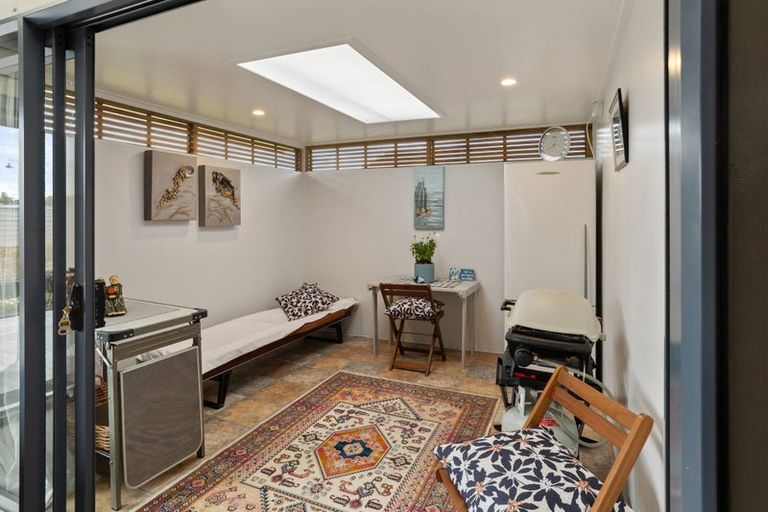 Photo of property in 1 Ringwood Place, Whitianga, 3510