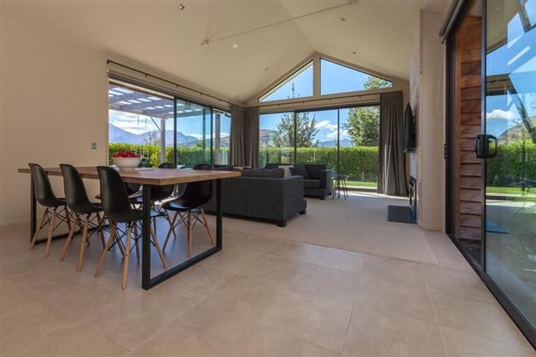Photo of property in 10 Jackby Court, Jacks Point, Queenstown, 9371