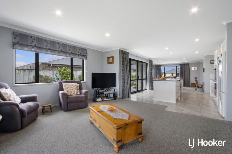 Photo of property in 11 Reel Road, Athenree, Waihi Beach, 3611