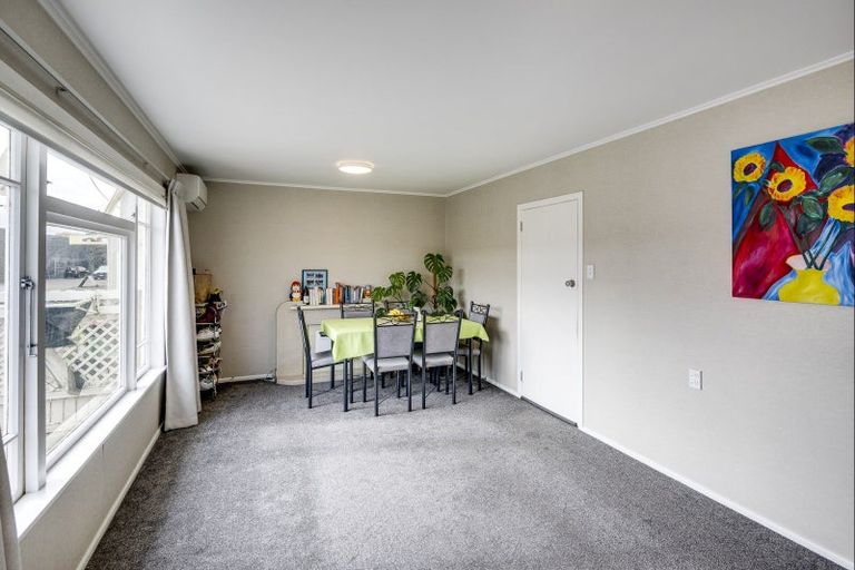 Photo of property in 913 Heretaunga Street East, Parkvale, Hastings, 4122