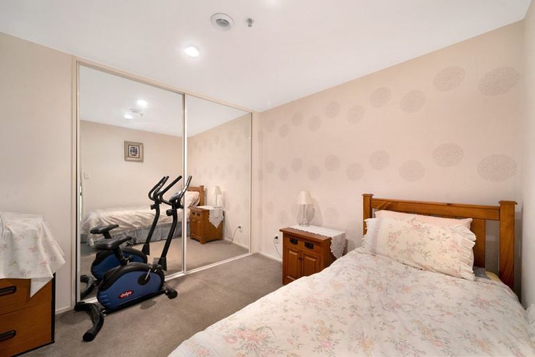Photo of property in 2i/175 Hurstmere Road, Takapuna, Auckland, 0622
