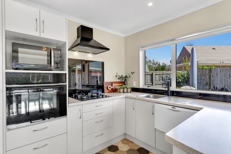 Photo of property in Holdsworth Villas, 54/2 William Donald Drive, Solway, Masterton, 5810
