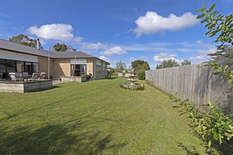 Photo of property in 65d View Road, Henderson, Auckland, 0612
