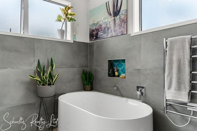 Photo of property in 37 Willow Lane, Maungaturoto, 0588