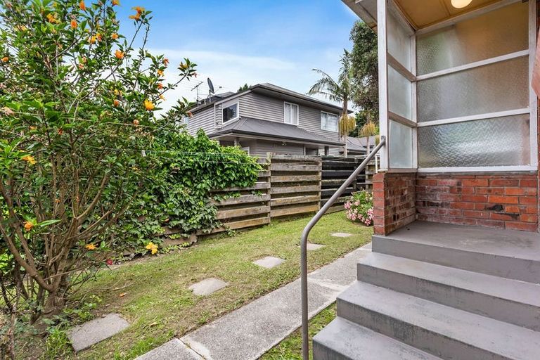 Photo of property in 2/34 Pupuke Road, Takapuna, Auckland, 0622