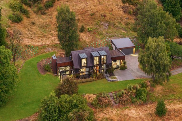 Photo of property in 366 Malaghans Road, Dalefield, Queenstown, 9371