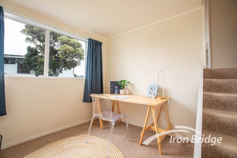 Photo of property in 78 Gloaming Hill, Titahi Bay, Porirua, 5022