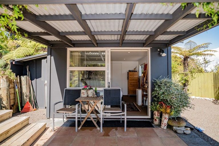 Photo of property in 50 Oxford Terrace, Coromandel, 3506