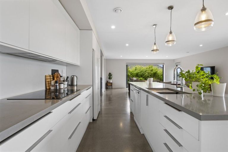 Photo of property in 67 Ruapehu Drive, Fitzherbert, Palmerston North, 4410