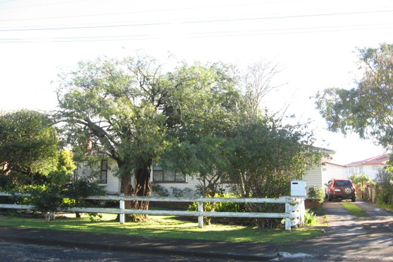 Photo of property in 4 Adams Road, Manurewa, Auckland, 2102