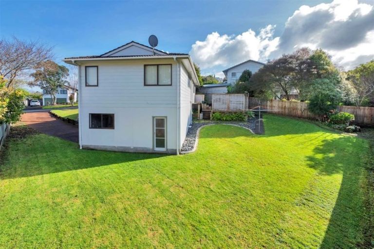 Photo of property in 15 Peterhouse Place, West Harbour, Auckland, 0618