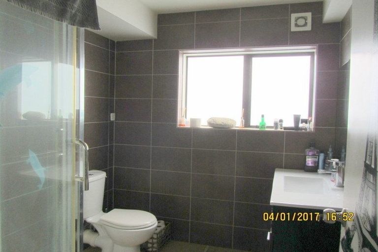 Photo of property in 21 Unsworth Drive, Unsworth Heights, Auckland, 0632