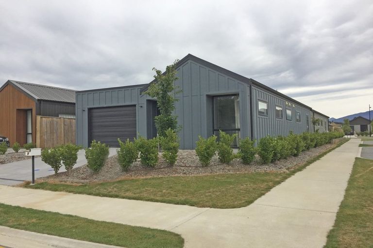 Photo of property in 9 Merivale Avenue, Wanaka, 9305