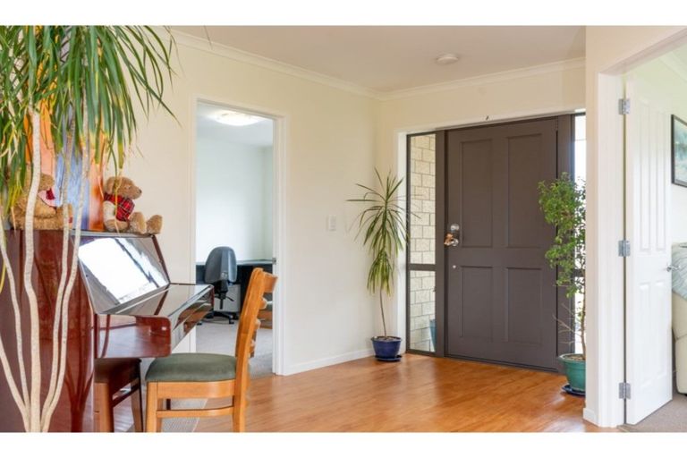 Photo of property in 27 Carrington Drive, Carterton, 5713